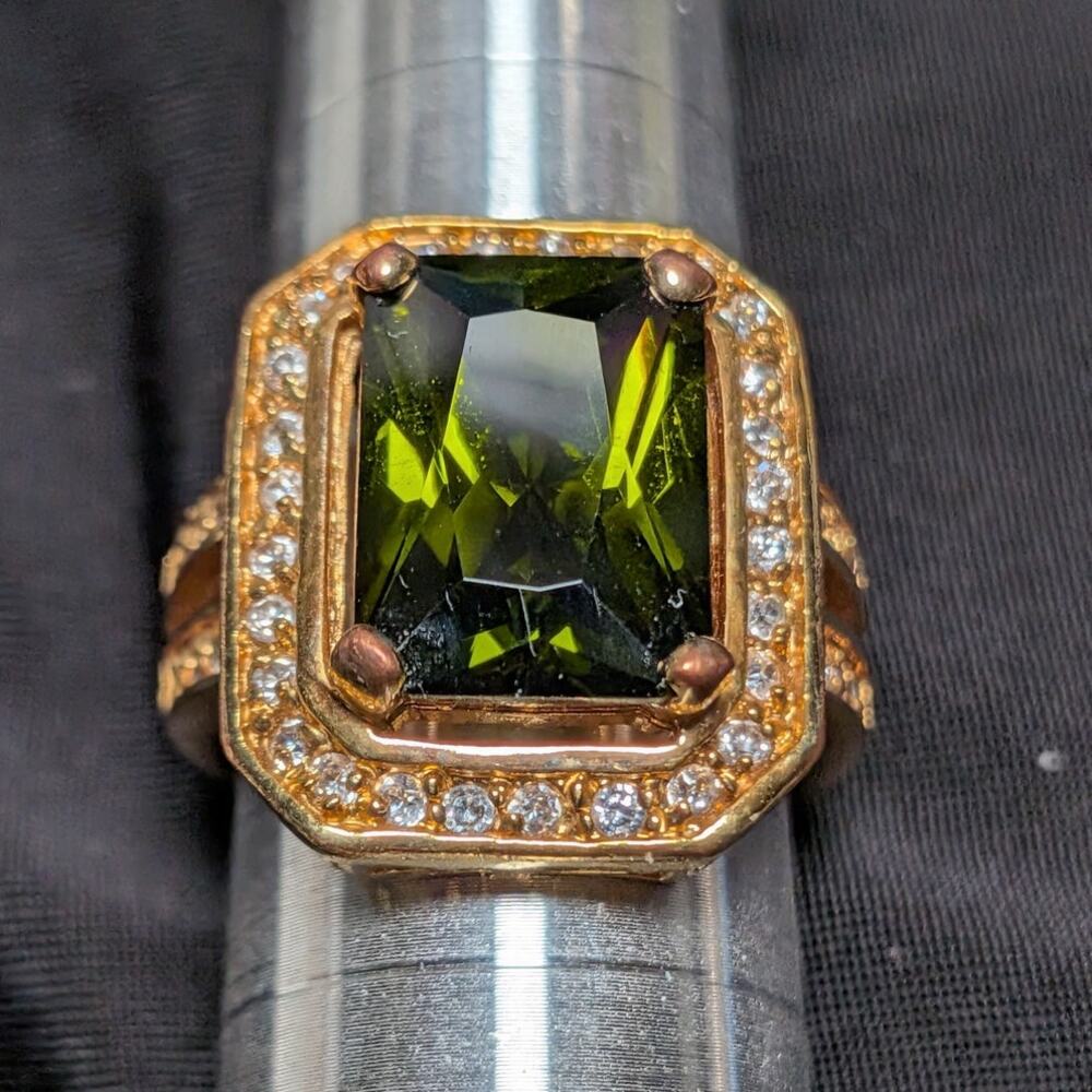 Cocktail Ring Women 8 Green Simulated Stone Gold Tone Rhinestone Statement